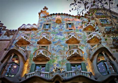 Casa milà, one of barcelona's most famous modernistic building by antoni gaudí. INSPIRING ART NOUVEAU BUILDINGS ALL OVER THE WORLD