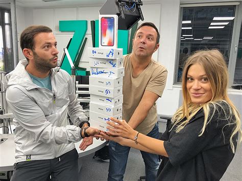 Radio zu se axează pe formatul de contemporary hit radio și are un program generalist, cu 60% producție proprie. 10 iPhone X la 10 ani de ZU pe 01.10. 10 câștigători, unul ...