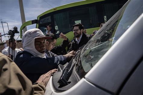 Un Grupo De Migrantes Bloquea El Paso A L Pez Obrador En Ciudad Ju Rez