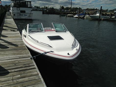 15'10 beam) is the convertible range's entrance model and is perfect for the three cabins. Searay 21 Cuddy Cabin boat for sale from USA