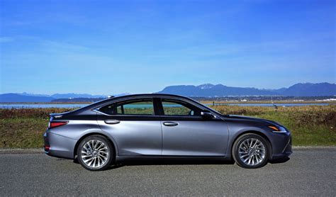 If you're looking for the most efficient luxury car in america without a plug, or simply the luxury car that'll cost you the least to own, look no further. 2019 Lexus ES 300h | The Car Magazine
