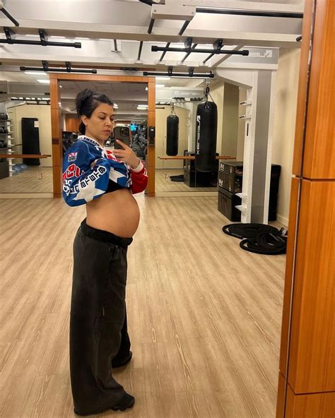 kourtney kardashian posted a ton of new pregnancy photos patabook fashion