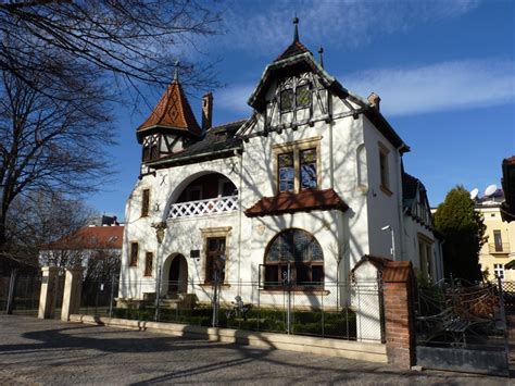 Aby dotrzeć z niego do centrum miasta, możesz zdecydować się na. Rzeszów - Willa secesyjna z 1900 r.. Atrakcje turystyczne ...