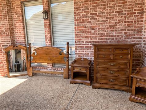 The veneer is already coming off around all i worked at thomasville furniture for 17 years when it was still in thomasville, nc. Value of Vintage Thomasville Bedroom Set? | ThriftyFun