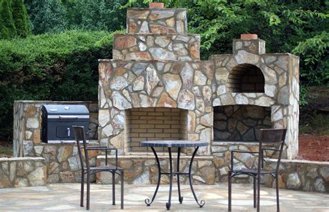 Fire Place Design Concepts For An Elegant Exterior Space Pizza Oven