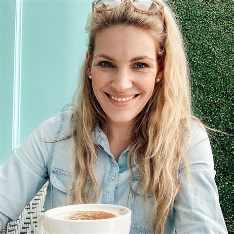 Happy Friday 💃 Staying in or heading out? | Make money from home