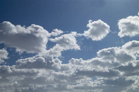 Paisaje Celestial Con La Nube Blanca Imagen De Archivo Imagen De