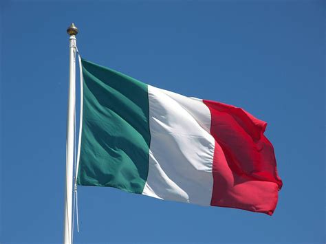 In Mostra La Bandiera Italiana Interpretata Da 24 Stilisti Technofashion