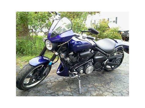 Une moto qui interprète à sa façon les standards esthétiques du segment. 2006 Yamaha Road Star Warrior for sale on 2040-motos