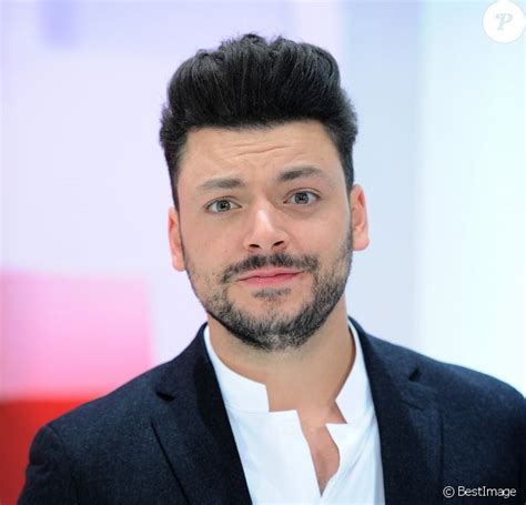 Il y a un climat malsain entre humoristes. Kev Adams : Miss Univers s'invite dans son nouveau spectacle - Purepeople