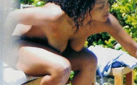 Janet Jackson Nude Tits Showing While Leaning Forward Hot Nude