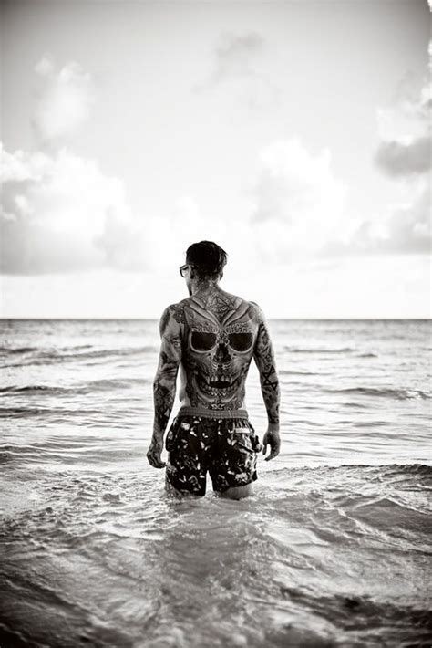 Live ~chapitre 11~ Stephen James Tatouage Dos Homme Tatouage Noir