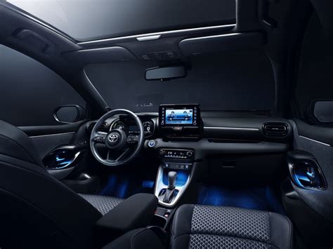 Nuova Toyota Yaris 2020 Hybrid Guida La Rivoluzione Stilistica Fleet