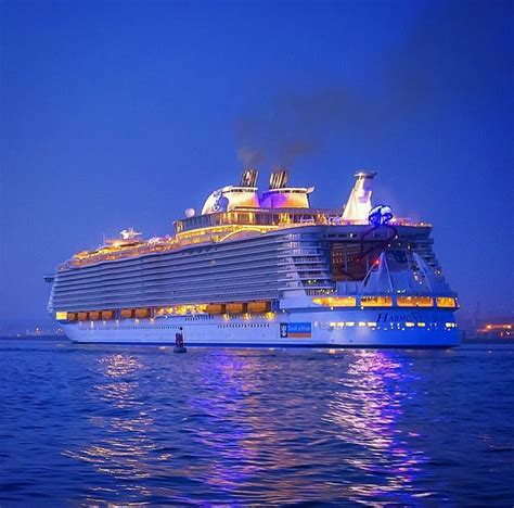 Luxurycruise Royal Caribbean Cruise Lines Cruise Ship Caribbean