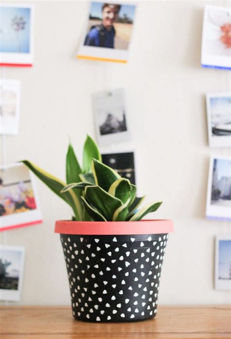 All in great condition and rather sweet in their own way. Simple DIY Ways To Customize Terracotta Pots