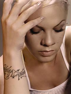 Die liste der vorlagen für oberarm tattoo ist groß. tattoo handgelenk schrift tattoovorlagen - Tattoo Bilder ...