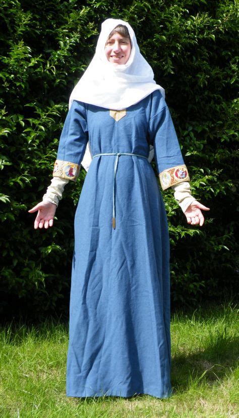 Anglo Saxon 8th Century I Wish The Hem Of The Overgown Was A Little