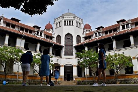 Kamu yang punya rencana mengunjungi lawang sewu, berikut ini beberapa. Sejarah Kuno Lawang Sewu Semarang | Kabar Wisata