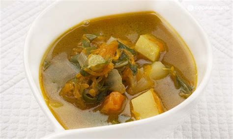 Sopa de acelgas y calabaza al curry por Karlos Arguinaño una receta saludable y con mucho sabor