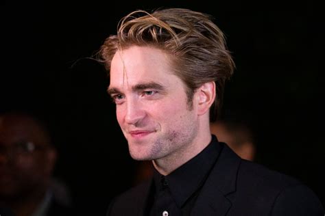 Ро́берт ду́глас то́мас па́ттинсон (англ. Robert Pattinson da positivo a covid-19 | Tú en línea