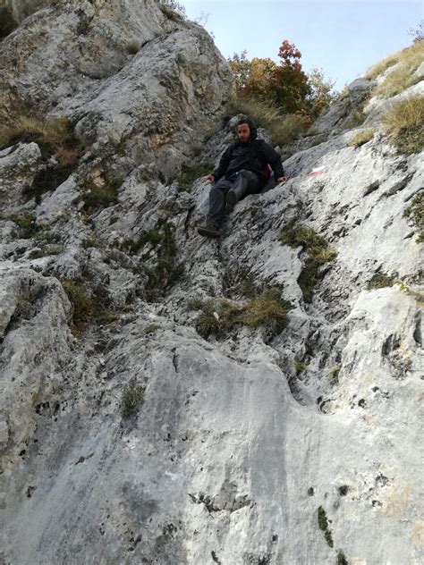Via monte velino 24 in stabile civile degli anni '60, proponiamo appartamento di 86 mq, pianta rettangolare, luminosissimo e silenzioso con vista aperta sulle montagne e il centro città. Monte Velino - Direttissima | Appennino.tv