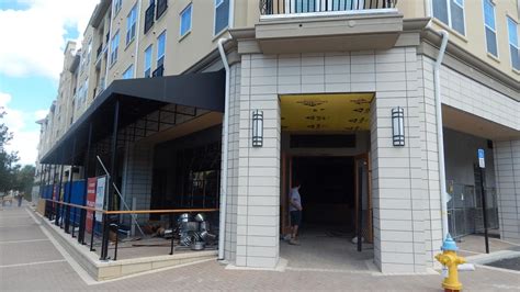 Nimeni nu vrea ca apartamentul in care locuieste sau camera de hotel sa miroasa ca in restaurantul de dedesubt, sau ferestrele sa fie unse cu grasime de la evacuarea aerului din bucataria restaurantului. Joe Maddon's partnership in Ava restaurant stays intact ...