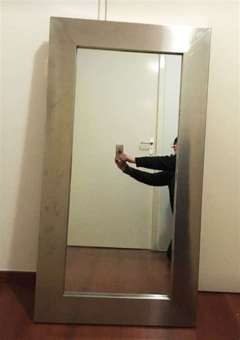 Photos Of People Trying To Sell Mirrors Is One Of The Greatest Things