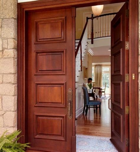 Kusen jendela maupun kusen pintu yang terbuat dari aluminium memang mempunyai harga yang relatif lebih tinggi daripada yang teerbuat dari kayu, akan tetapi kusen aluminium memiliki bentuk yang simpel minimalis dan modern sehingga cocok diterapkan dalam desain rumah minimalis. Harga Kusen Kayu Kamper, Mahoni, Jati Untuk Pintu Dan Jendela