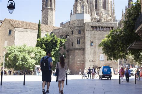Experience the magic of the city the splendor of barcelona lies not only in its architectural monuments, narrow streets and old. 5 Immersive Tours with Locals in Barcelona
