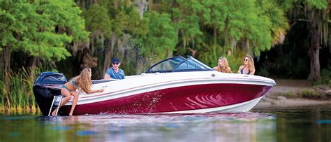Browse hundreds of amazing experiences and find an ideal boat rental. Bowrider Buyers Guide | Discover Boating