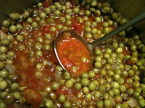 Junky Nurse Peas In Tomato Sauce Arakas Latheros