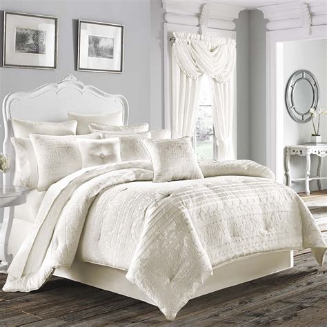 Mackay 4 Piece Cal King Comforter Set In White 100 Polyester By Five