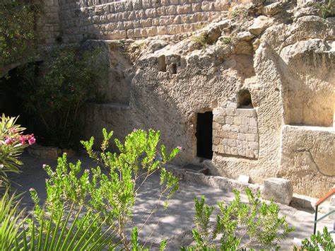 As you can see, this tomb fits the bible says jesus was laid in a new tomb in which no one had yet been laid (john 19:41). File:Jesus's Tomb (2819155661).jpg - Wikimedia Commons