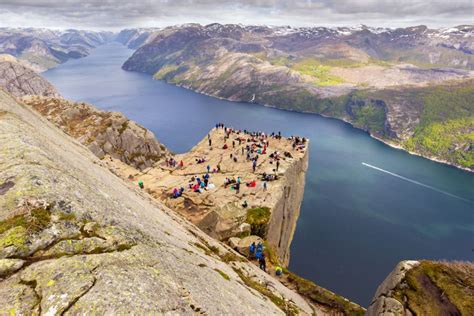 Norwegia Piknik Na Wiszącej Skale National Geographic
