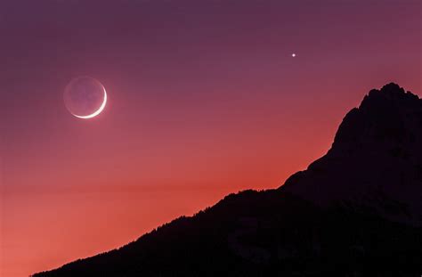 Amateur Astronomers Be Aware Venus And The Moon Will Shine Bright On The March Sky Great
