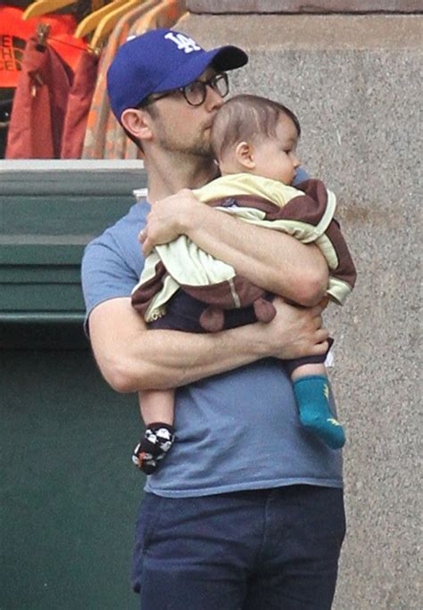 First Look Of Joseph Gordon Levitt And His Son In Nyc Celeb Dirty Laundry