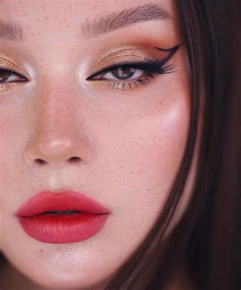 The Double Wing Eyeliner Trend Is Here To Make Your Eyes Pop