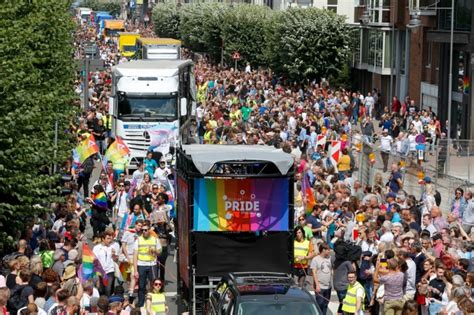 90 000 mensen wonen antwerp pride parade bij antwerpen het nieuwsblad