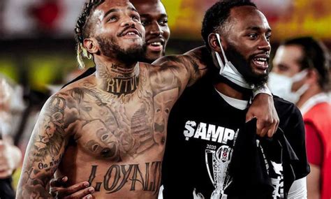 Valentin rosier'in i̇stanbul'a gelmesinin ardından beşiktaş, resmi sosyal medya hesabından bizim 24 yaşındaki sağ bek, sağlık kontrollerinin ardından beşiktaş ile resmi sözleşmeyi imzalayacak. Rosier Beşiktaş'ta kalıyor mu? - Sosyola