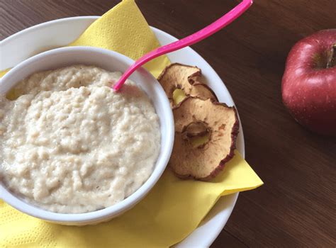 Milchproduktion und prolaktin die milchproduktion wird in den ersten 24 wenn ihr baby trinkt, drückt es die milch von den seen in seinen mund. Bratapfel für das Baby - Bratapfelbrei Rezept mit Zwieback