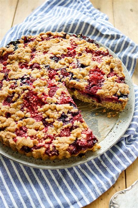 Mixed Berry Crumble Cake Recipe Elle Republic Rezept Streusel