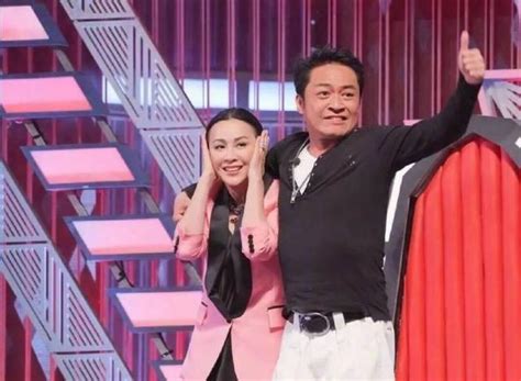 马景涛在节目中强吻刘嘉玲，他表示克制不了，难怪妻子和他离婚 雪花新闻