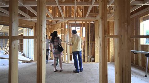 Las casas de madera representan el 16% de las construcciones de viviendas individuales y en 2014 alcanzaron la cifra de 55.000. Proceso constructivo de casa de madera Canexel: replanteo ...