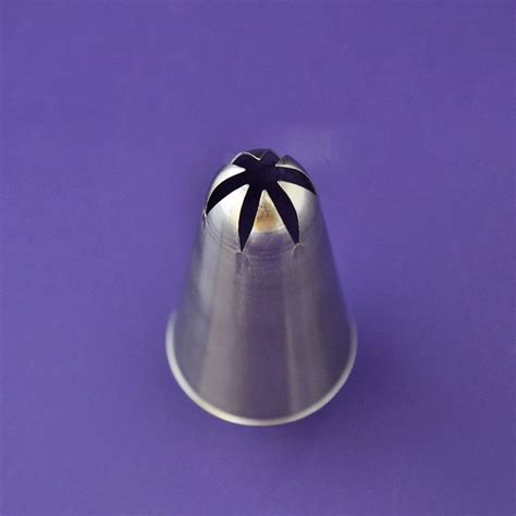 Welcome to this video tutorial where i show you a fun technique to create a beautiful piped buttercream rose cupcake. Rose Swirl Buttercream Nozzle