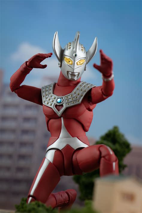 リヴァイ・アッカーマン (levi ackermann)は進撃の巨人に登場する架空の人物。 調査兵団の兵士長。人類最強の兵士として知られ、その実力は1人で1個旅団並の戦力とも噂される。 冷徹かつ無愛想。現実主義で口調も辛辣。 Ultraman 漫画 タロウ スーツ - Hoken Nays.