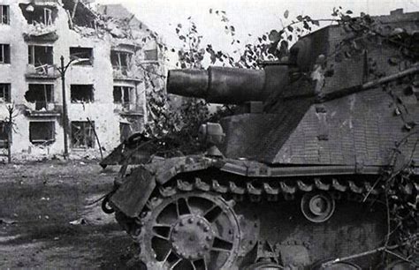 The brummbär nickname was not used by the germans. Sturmpanzer IV - Brummbär - Waffen Arsenal 160 - English