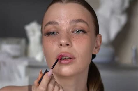 How To Do A Cute Makeup Look With Faux Freckles Upstyle