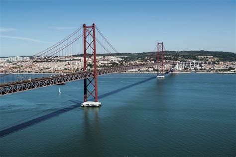 Von den vielen hügeln der portugiesischen hauptstadt aus kann man die sechstlängste hängebrücke europas. Städtereise Lissabon - Nirgendwo ist City-Trekking schöner