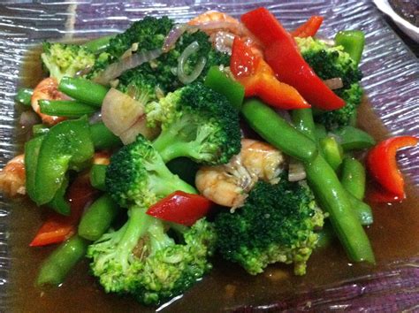 Duluuu yaa aku tuh benci banyak sayur, termasuk brokoli. Masak ringkas-ringkas je...: Brokoli Goreng Cina