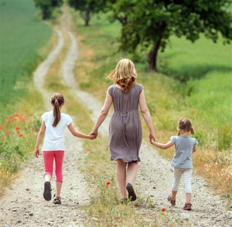 Dabei ist es unerheblich, ob es sich um ein leibliches oder ein pflegekind handelt. Gutscheine und Grundsicherung: Hilfe für Alleinerziehende ...